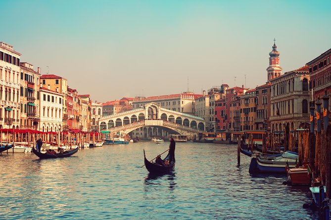 Small Group Venice Grand Canal Panoramic Tour - Boat comfort, seating, and photography