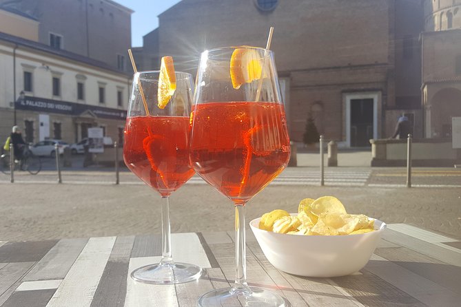 Spritz Walk: Discover the Italian Aperitif! - Two bars, two different versions of the classic drink
