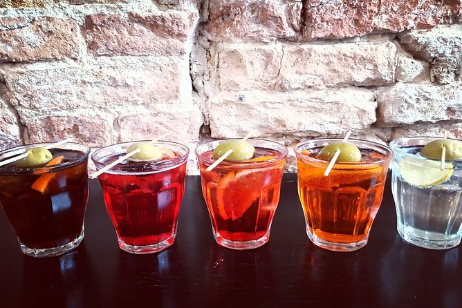 Spritz Walk: Discover the Italian Aperitif! - Snacks make the tasting feel like aperitivo