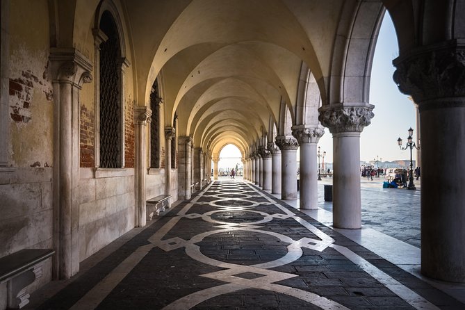 St. Mark's Basilica & Doge Palace + Murano, Burano Guided Tour - Murano: glass, demonstrations, and shopping time