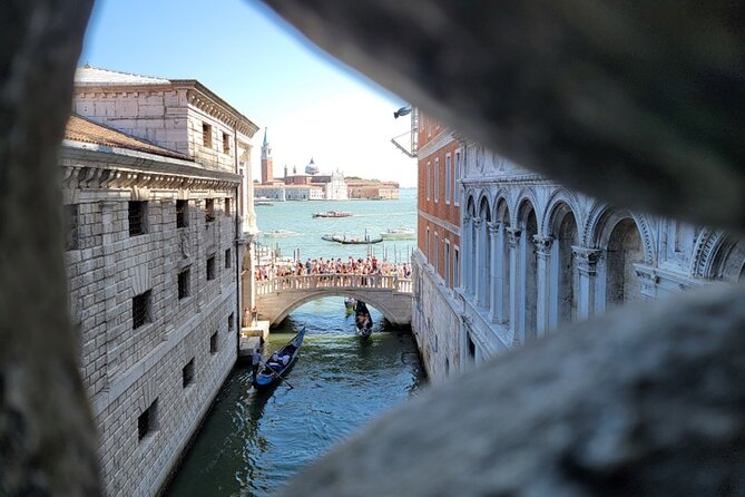 St Mark's, Doge's Palace, with Murano and Burano & Gondola Ride - Burano’s colored houses and lace tradition