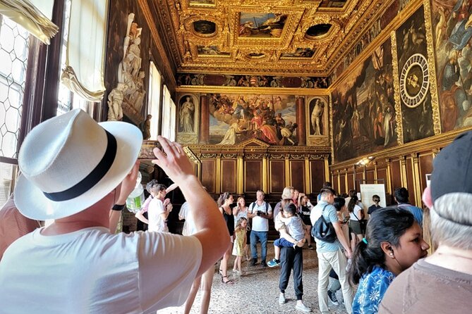 St Mark's, Doge's Palace, with Murano and Burano & Gondola Ride - What the guides add to the day