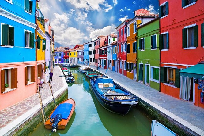 St Mark's, Doge's Palace, with Murano and Burano & Gondola Ride - Doge’s Palace, Venetian power, and the Bridge of Sighs