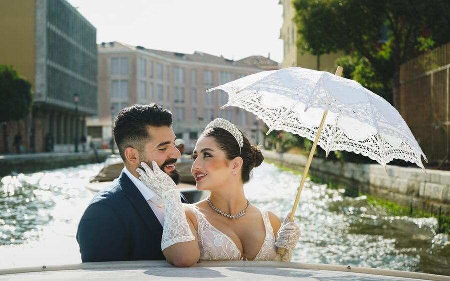 Stylish Photoshoots in Venice - A Venice photo session that uses the city well