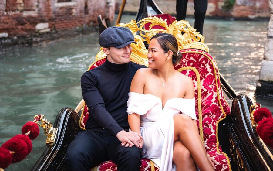 Stylish Photoshoots in Venice - How the photographer helps you pose