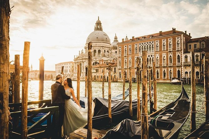 Sunrise Couple Photoshoot Tour - Meeting Carlo and Lisa at Piazza San Marco