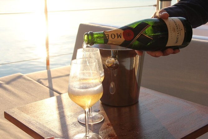 Sunset Jazz Catamaran Cruise with Aperitivo and Live Saxophone - Along Giudecca and the Zattere waterfront