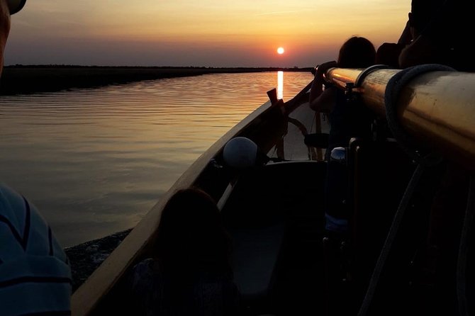 Sunset Traditional Boat Tour with Prosecco - Why Venice feels better from a small boat
