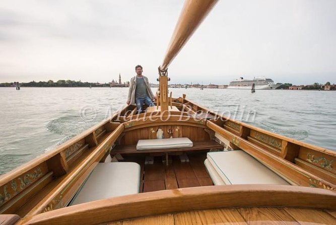 Sunset Traditional Boat Tour with Prosecco - San Marco Square and Doge’s Palace from the lagoon