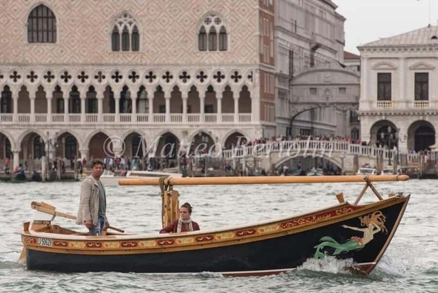 Sunset Venetian lagoon with prosecco - Key details before you book