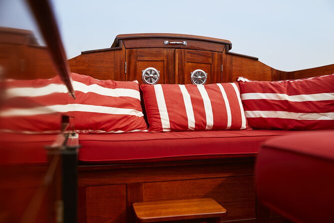 Sweet Molly Venetian Lagoon Boat Tour (4 hours) - Burano, painted houses and lace
