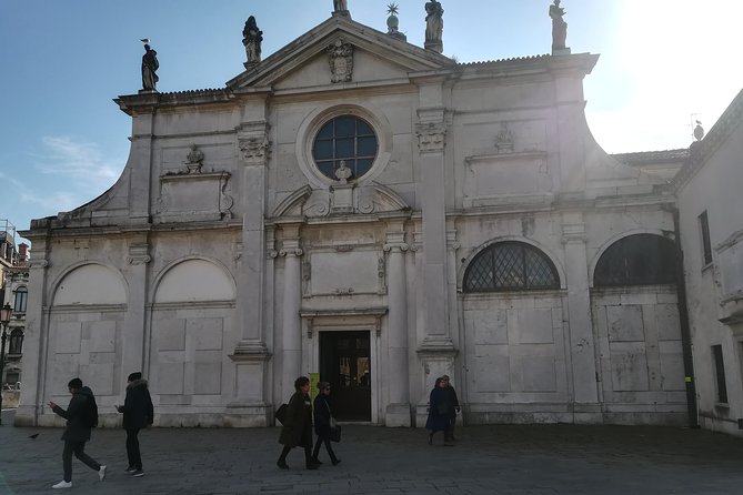 The Essence of Venice in a Stress Free Small group Walking Tour - What local guides add to the walk
