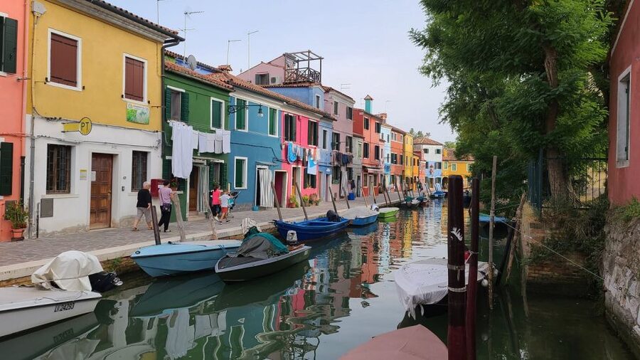 The gems of the lagoon. Torcello Burano Murano - What the guide adds