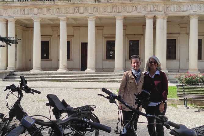 The story of Vicenza: Guided Half-Day E-Bike sightseeing Tour - From Palazzo Chiericati to Teatro Olimpico
