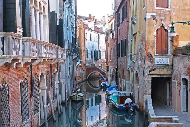 Tour of The Real Hidden Venice - The Camel House and a gondola workshop