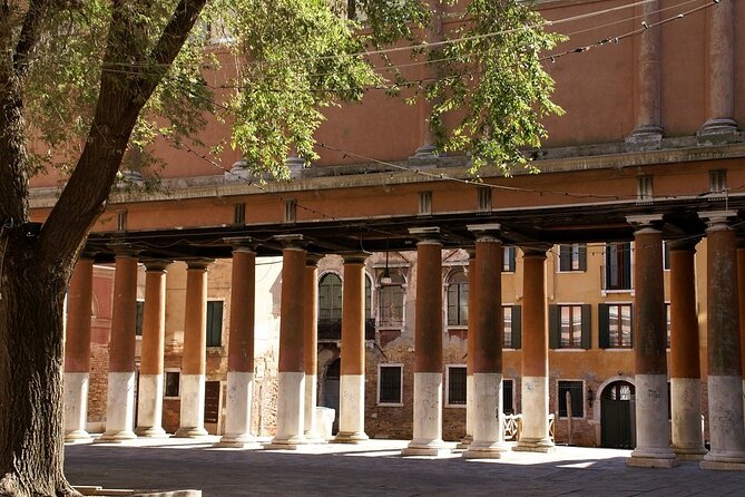 Tour on the Trails of Commissario Brunetti in Venice - Following Brunetti into real Venice