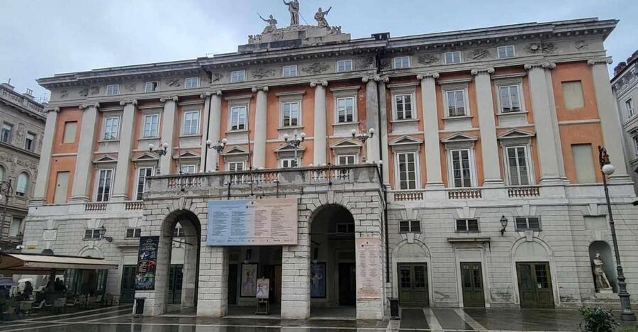 Trieste: Revealing the secrets. - Piazza Unità d’Italia and the waterfront finish