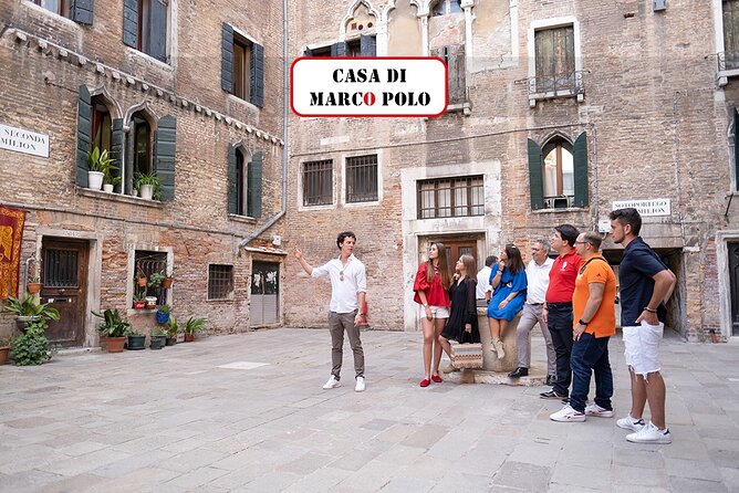Unusual Venice Walking Tour through Rialto & Gondola Experience - What the gondola ride is really like