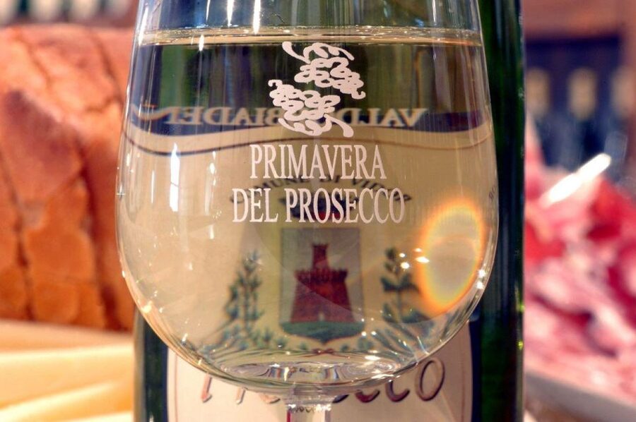 Valdobbiadene: Prosecco private tour & taste with Sommelier - What the sommelier adds