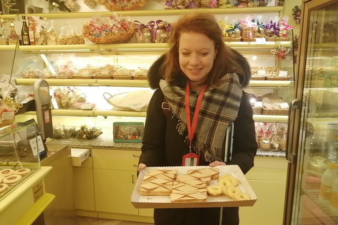 Venetian Cicchetti Street Food and Sightseeing Walking Tour - Food restrictions and market timing