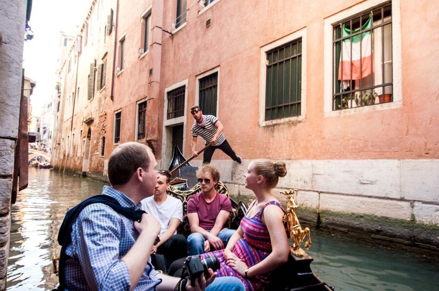 Venetian Private Sandolo tour - What the driver does, and what the driver does not do