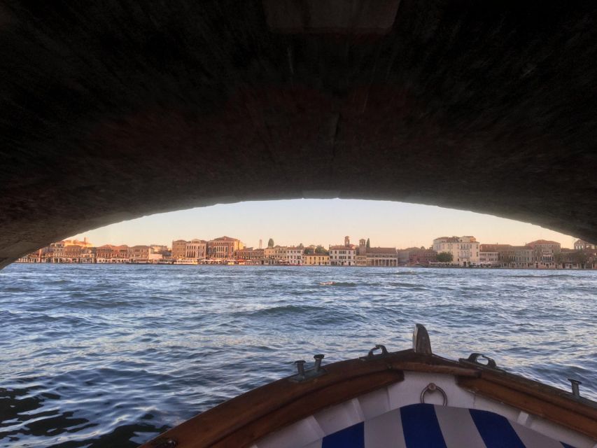Venezia:Tour con aperitivo al tramonto - Vignole and San Erasmo from the water