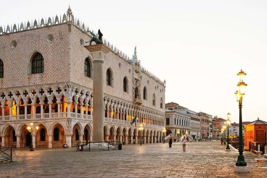 Venice: 1-Hour Panoramic Boat Tour - Circling the island of San Giorgio