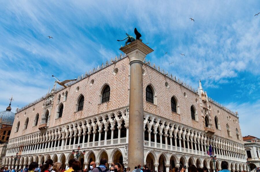 Venice: 1-Hour The Doge's Palace Tour - Crossing the Bridge of Sighs