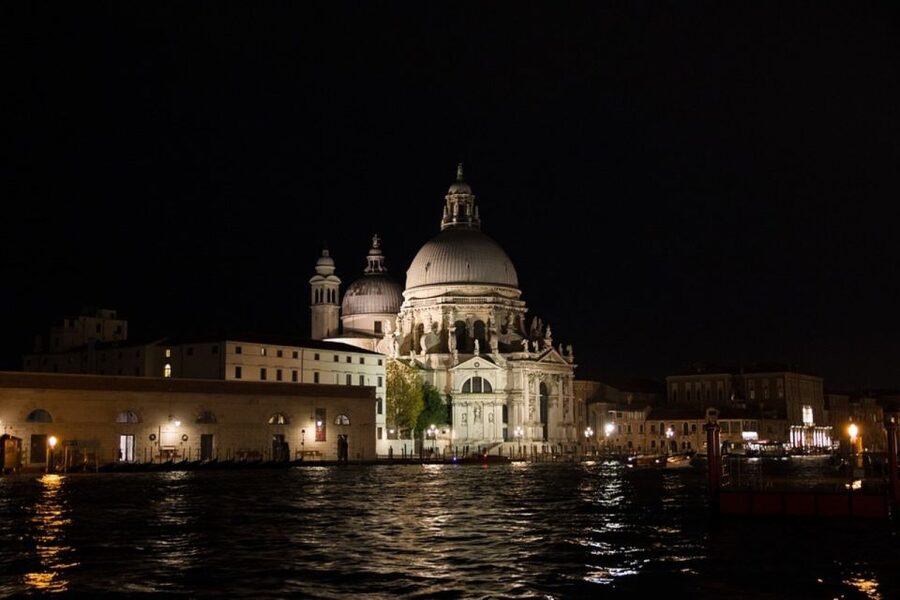 Venice: 2-Hour Private Walking Tour at Night - Timing, language, and practical comfort