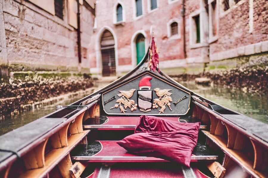 Venice: 30 min Gondola Ride on the Grand Canal with Guide - A gondola view of Venice that walking cannot match