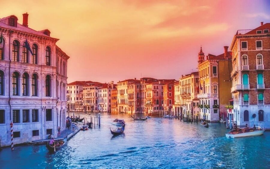 Venice: 30 min Gondola Ride on the Grand Canal with Guide - Starting beside Hotel Gritti Palace