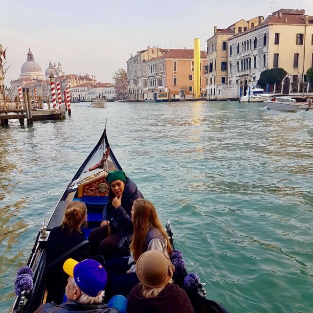 Venice: 30 min Gondola Ride on the Grand Canal with Guide - The Grand Canal and the approach to Rialto