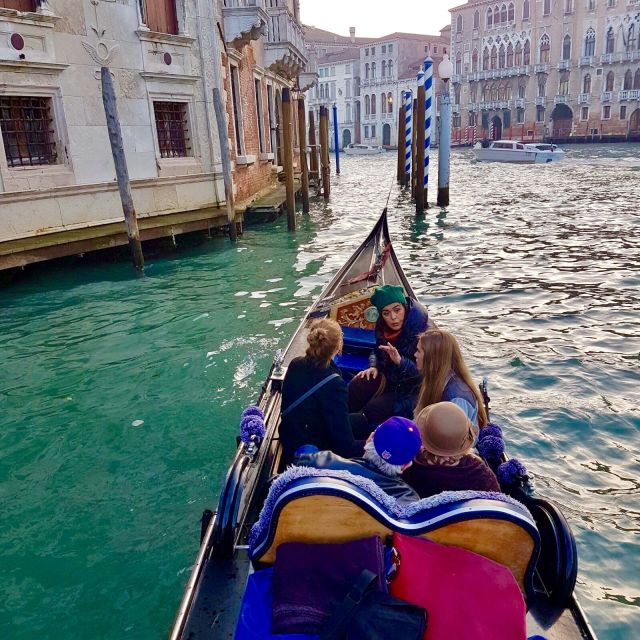 Venice: 30 min Gondola Ride on the Grand Canal with Guide - Palazzo Contarini del Bovolo and the final landmarks