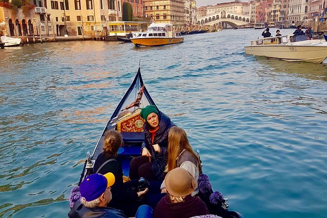 Venice: 30 min private Gondola Ride with Guide - Rio della Madonnetta and the quieter canal views