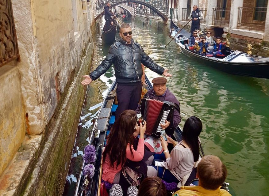 Venice: 30-Minute Gondola Ride on Grand Canal with Serenade - Is 30 minutes enough?