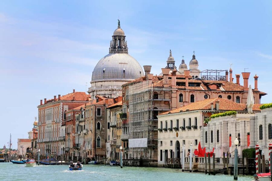 Venice: 30 minutes Enchanting Gondola Ride - Shared gondola, self-guided experience