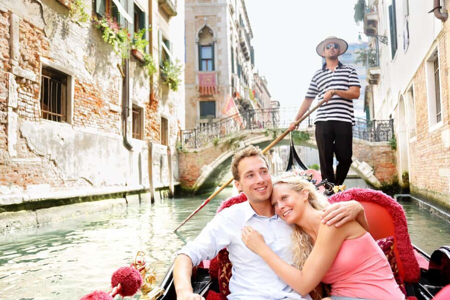 Venice: 30 minutes Enchanting Gondola Ride - Who should book this gondola ride?