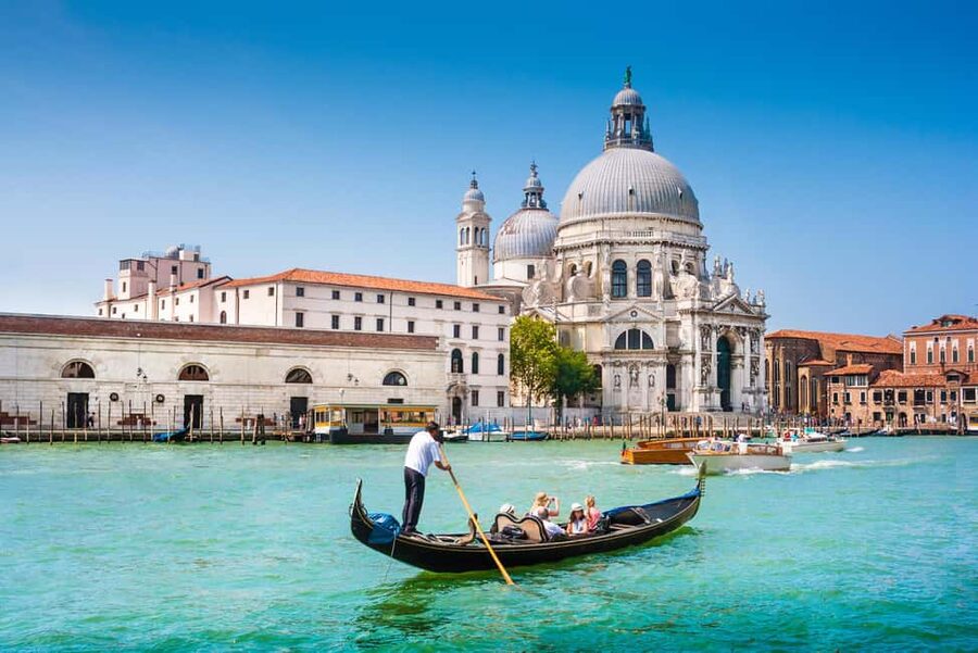Venice: 30 minutes Enchanting Gondola Ride - Rio dei Barcaroli and the quieter side of Venice
