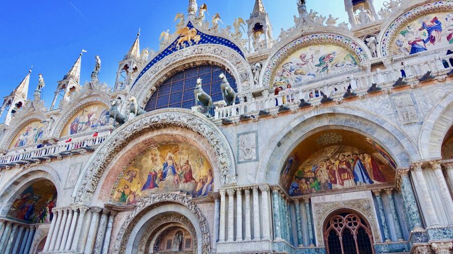 Venice: 4-Hour City Tour with Doge's Palace & Basilica Visit - Inside Doge’s Palace: power behind the decoration