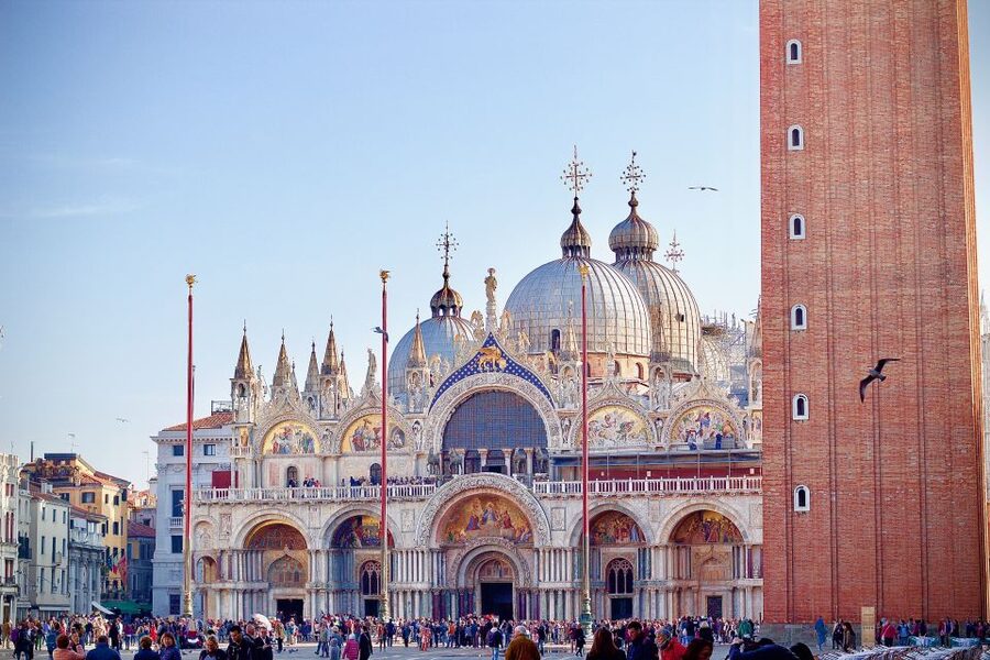 Venice: 4-Hour City Tour with Doge's Palace & Basilica Visit - Crossing the Bridge of Sighs