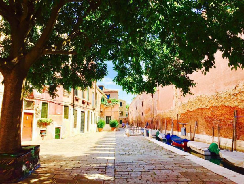 Venice: 4-Hour City Tour with Doge's Palace & Basilica Visit - St. Mark’s Basilica and its golden interior
