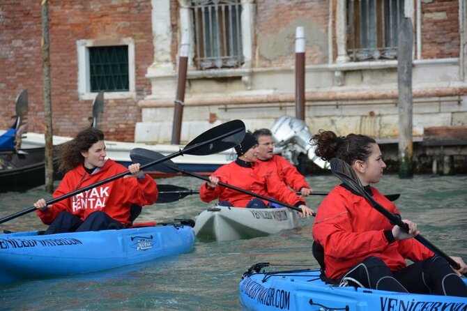 Venice: 60' Quick Kayak Tour with guide - Why kayak Venice instead of taking a gondola