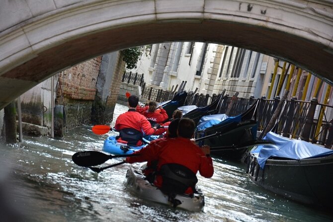 Venice: 60' Quick Kayak Tour with guide - The wet-weather reality