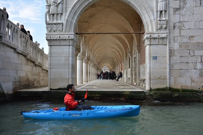 Venice: 60' Quick Kayak Tour with guide - Meeting in Cannaregio at 4:30 pm