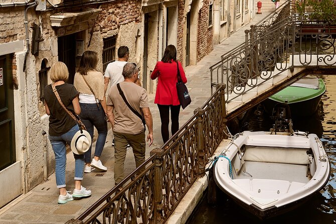 Venice Art Walking Tour with Gondola Ride - The Bridge of Sighs and Venice’s darker side