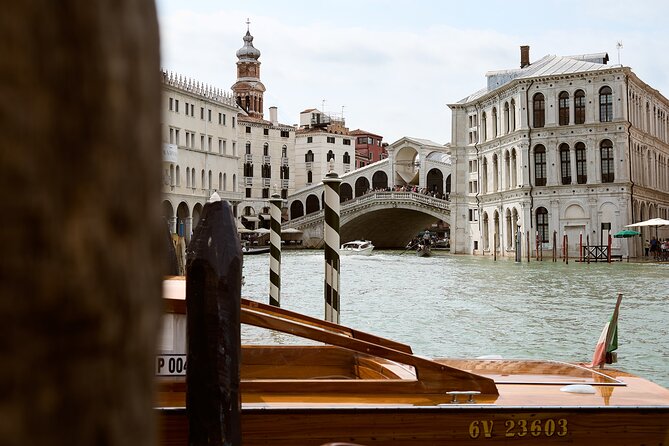 Venice Art Walking Tour with Gondola Ride - Piazza San Marco and the grand Venetian stage