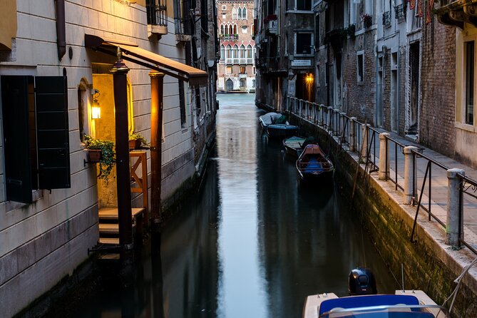 Venice at Sunset: Crimes, Legends and Mysteries - Starting in San Polo beside the Rio di San Polo
