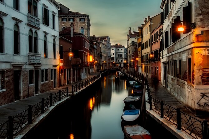 Venice at Sunset: Crimes, Legends and Mysteries - Corte Seconda del Milion and tales of concealed dealings