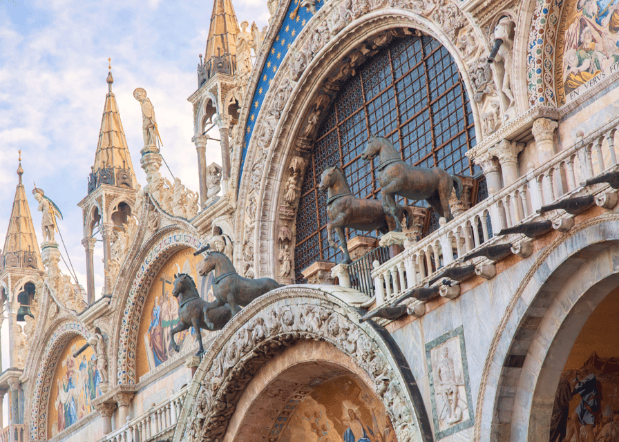 Venice: Basilica and Doge's Palace Priority Ticket and Tour - What the live guide adds