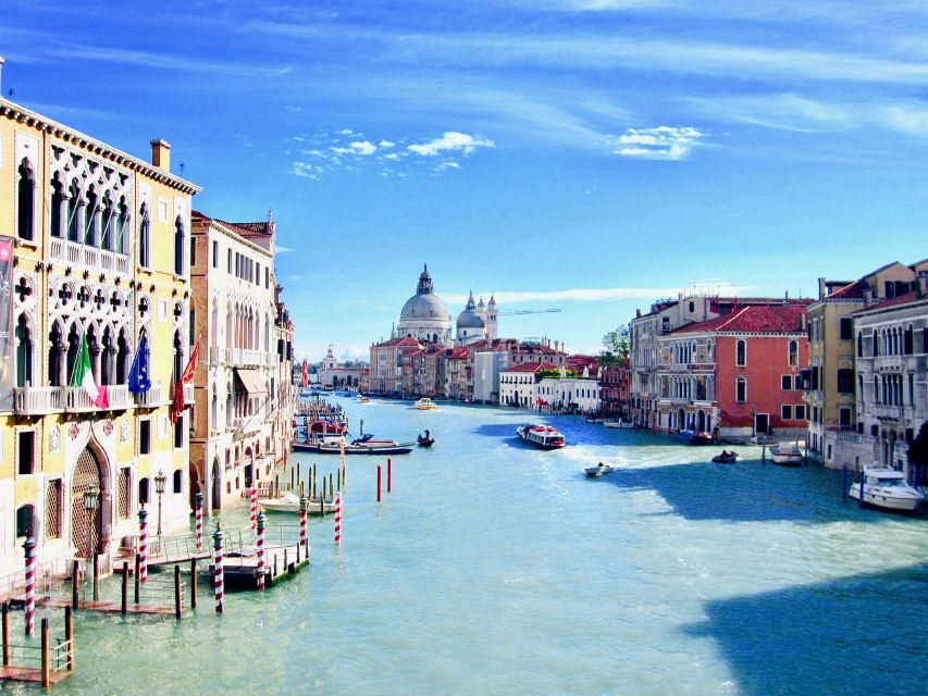 Venice: Basilica and Doge's Palace Tour with Gondola Ride - The 30-minute gondola ride